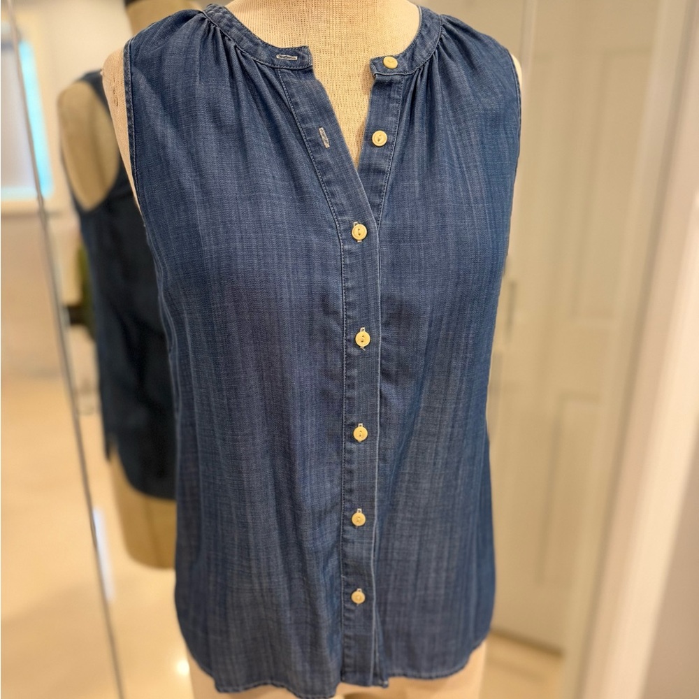 🦋 XXS Tommy Bahama Denim Blue Sleeveless chambray button down Blouse